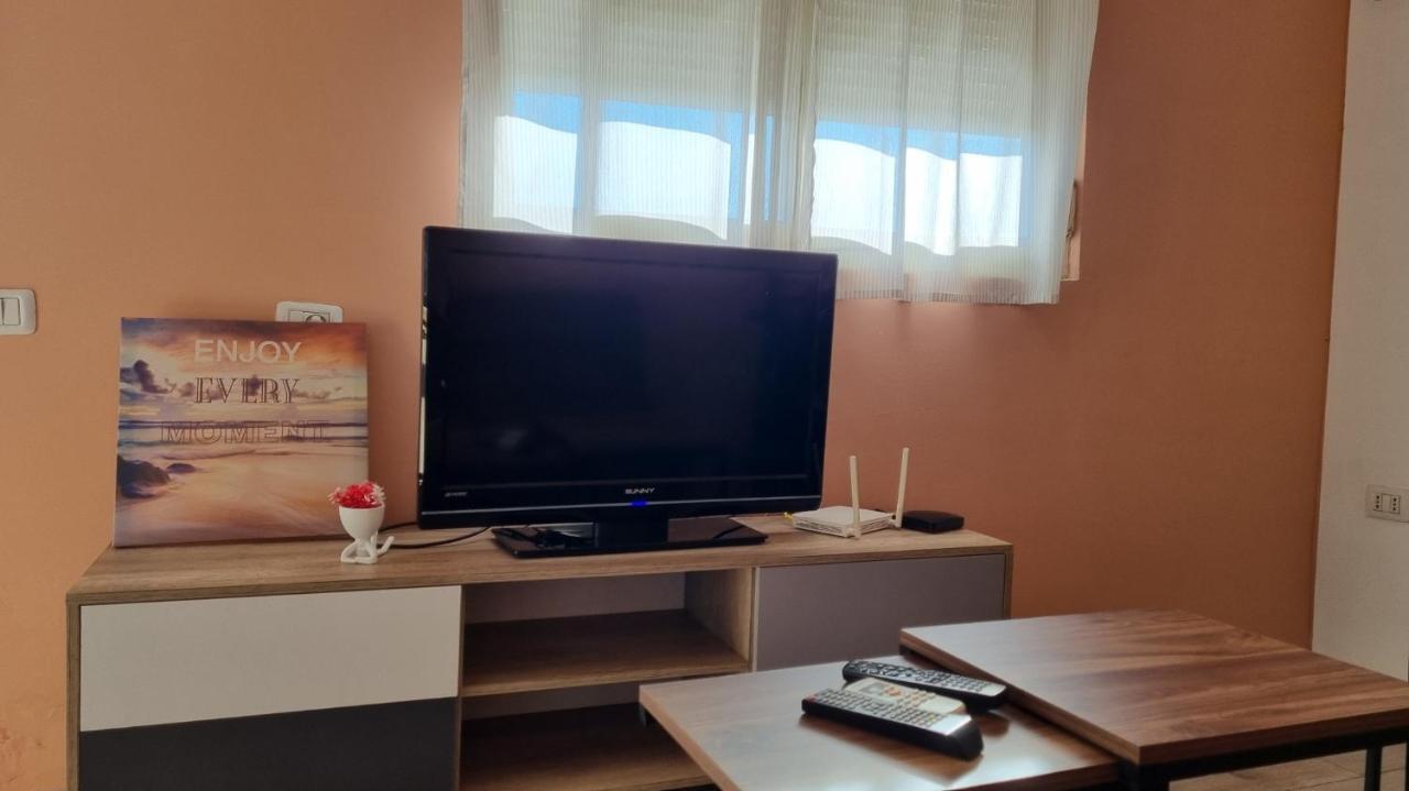 Sky Apartament. Bllok District Tirana Buitenkant foto